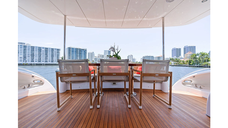 Photo of HATTERAS GRIFFIN 80'