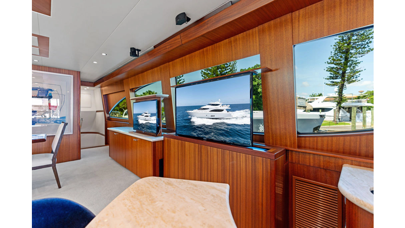 Photo of HATTERAS GRIFFIN 80'