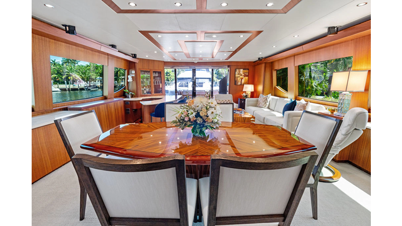 Photo of HATTERAS GRIFFIN 80'