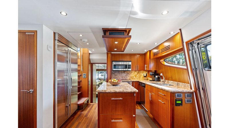 Photo of HATTERAS GRIFFIN 80'