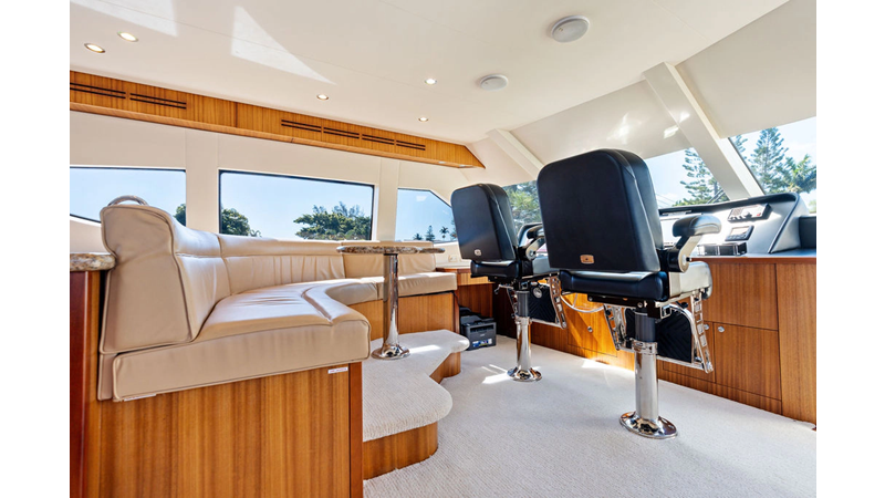 Photo of HATTERAS GRIFFIN 80'