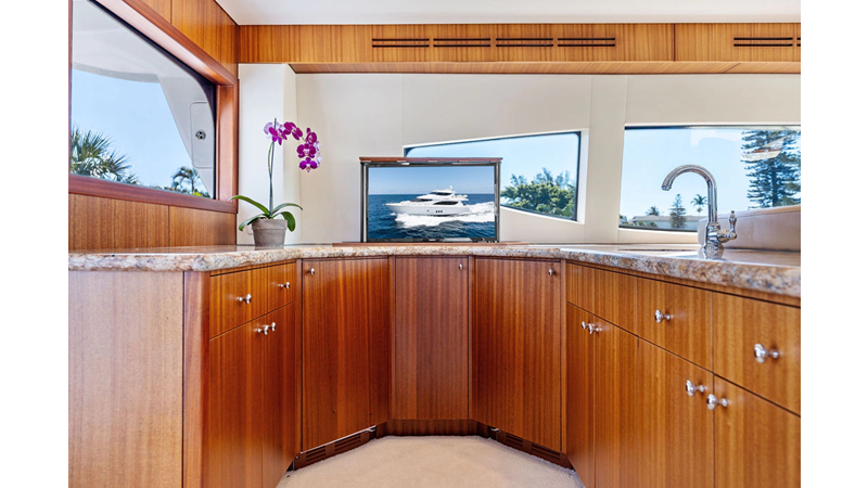 Photo of HATTERAS GRIFFIN 80'