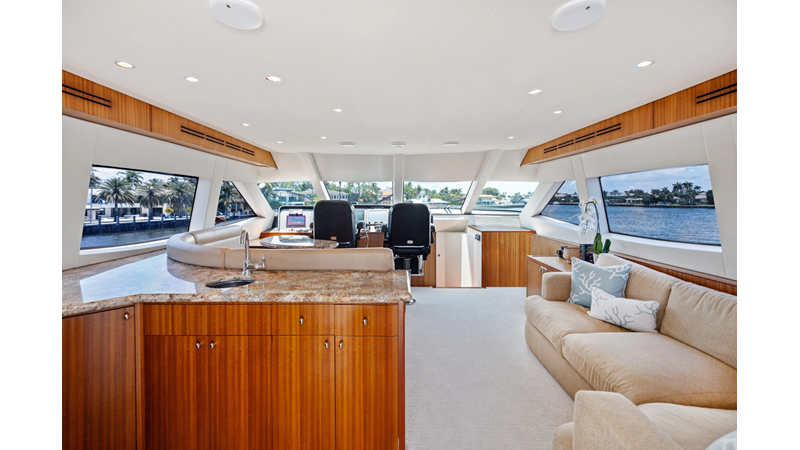 Photo of HATTERAS GRIFFIN 80'