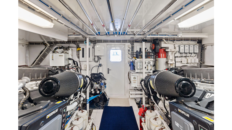 Photo of HATTERAS GRIFFIN 80'