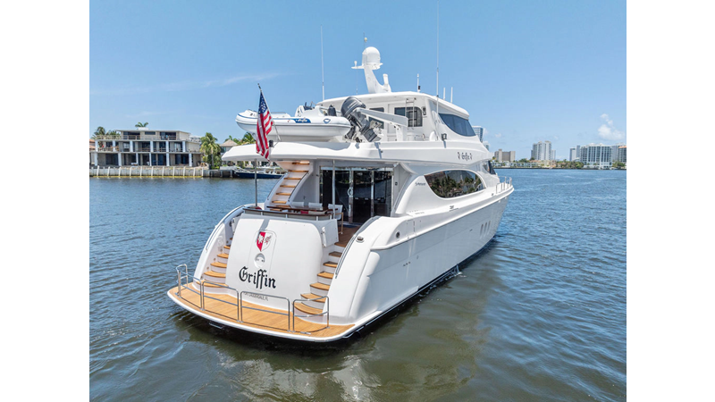 2013 HATTERAS 80 Motor Yacht