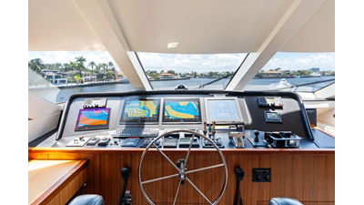 2013 HATTERAS 80 Motor Yacht - photo 10