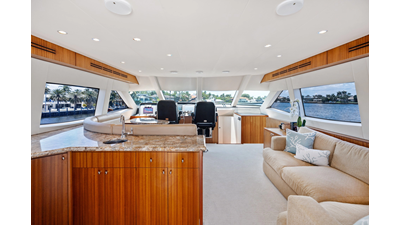 2013 HATTERAS 80 Motor Yacht - photo 13