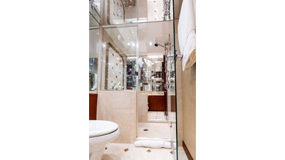 2013 HATTERAS 80 Motor Yacht - photo 20