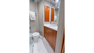2013 HATTERAS 80 Motor Yacht - photo 27