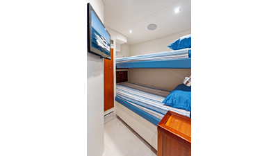 2013 HATTERAS 80 Motor Yacht - photo 29