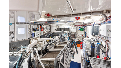 2013 HATTERAS 80 Motor Yacht - photo 33
