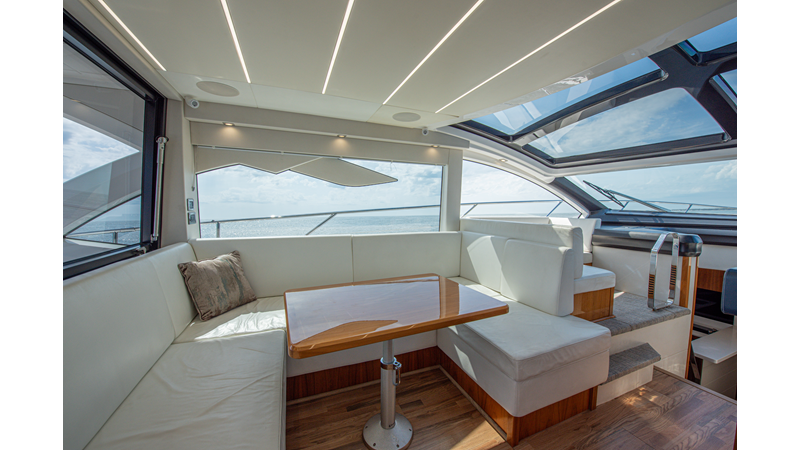 Photo of SUNSEEKER DULZURA 50'