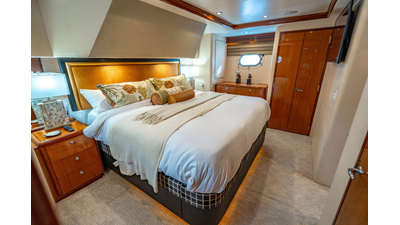 2006 HATTERAS 64 Motor Yacht - photo 22