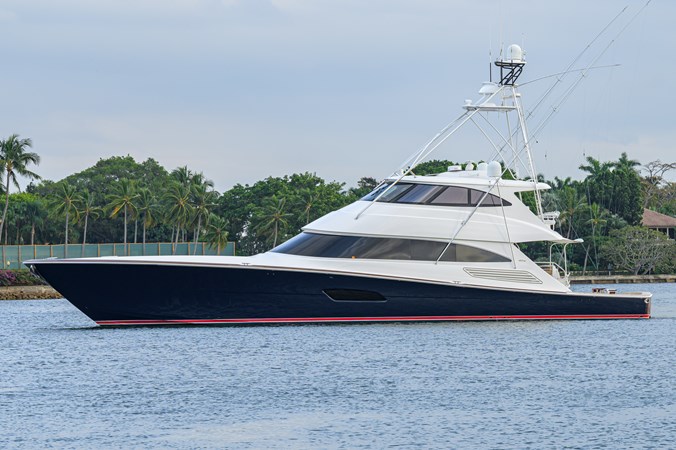 2016 VIKING 92 Enclosed Flybridge