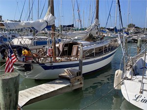 33' CHEOY LEE 1976 YANKEE CLIPPER