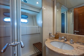 2004 MANGUSTA 72 - photo 26