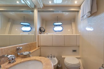 2004 MANGUSTA 72 - photo 27