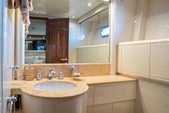 2004 MANGUSTA 72 - photo 33