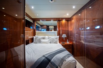 2004 MANGUSTA 72 - photo 34