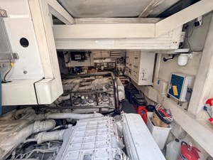 2004 MANGUSTA 72 - photo 35