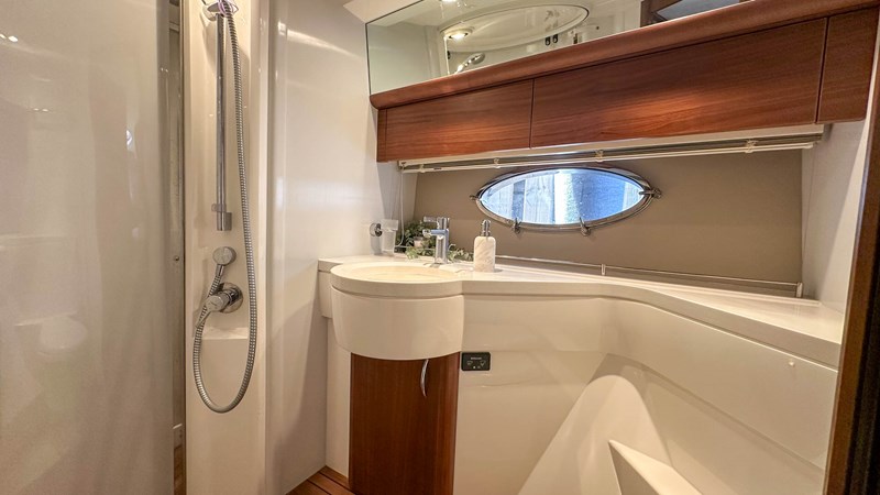 Photo of PRINCESS YACHTS PRINCESS 42 (P42354) 44' 3