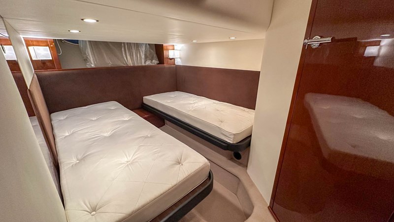 Photo of PRINCESS YACHTS PRINCESS V45 (V45172) 47' 1