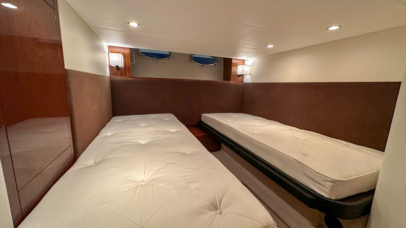 Photo of PRINCESS YACHTS PRINCESS V45 (V45172) 47' 1