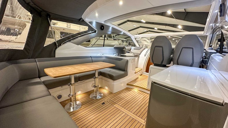 Photo of PRINCESS YACHTS PRINCESS V40 (V40115) 42' 8