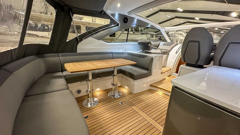 Photo of PRINCESS YACHTS PRINCESS V40 (V40115) 42' 8