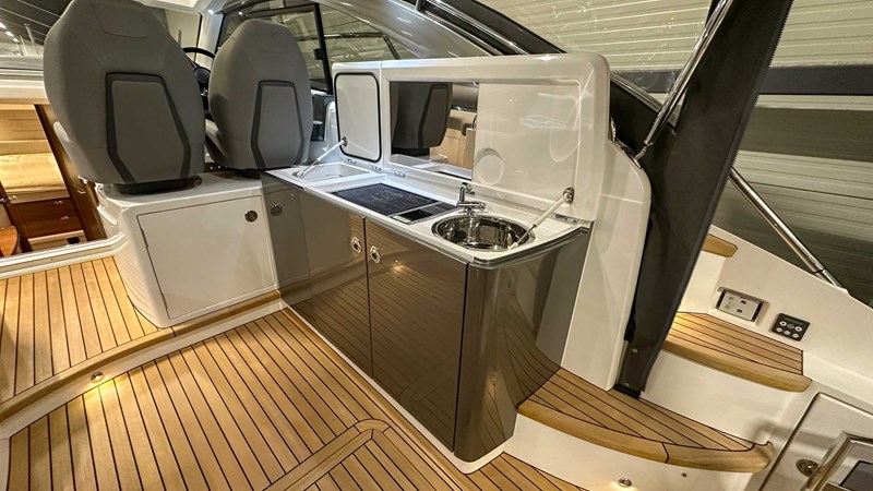 Photo of PRINCESS YACHTS PRINCESS V40 (V40115) 42' 8