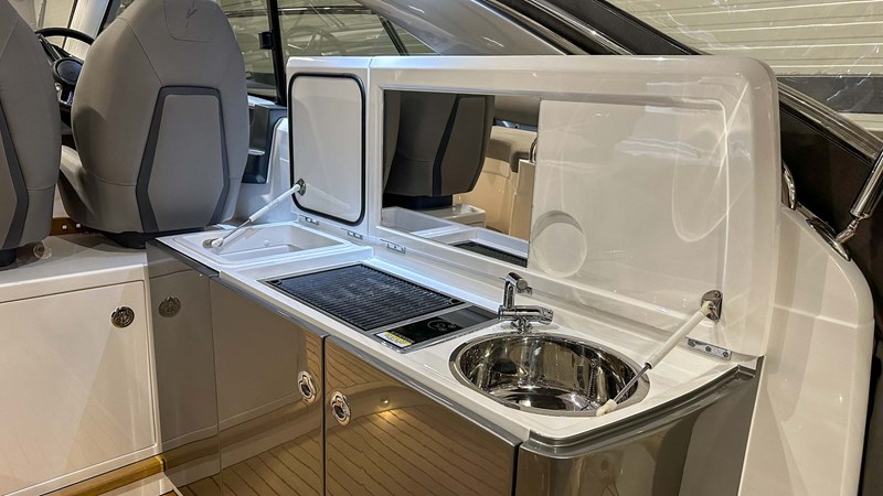 Photo of PRINCESS YACHTS PRINCESS V40 (V40115) 42' 8
