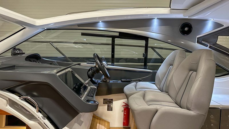 Photo of PRINCESS YACHTS PRINCESS V40 (V40115) 42' 8