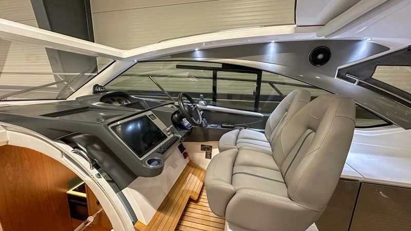 Photo of PRINCESS YACHTS PRINCESS V40 (V40115) 42' 8