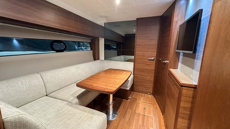 Photo of PRINCESS YACHTS PRINCESS V40 (V40115) 42' 8