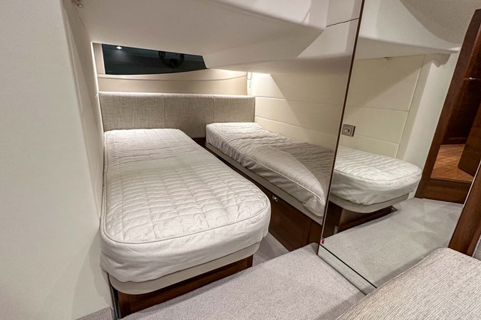 Photo of PRINCESS YACHTS PRINCESS V40 (V40115) 42' 8