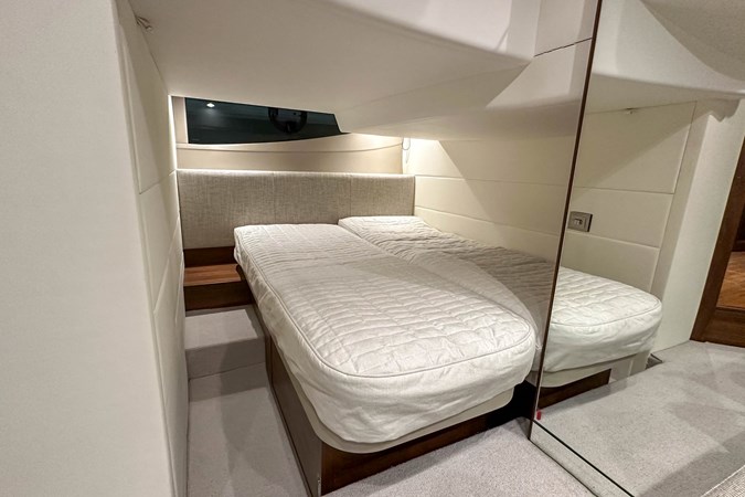 Photo of PRINCESS YACHTS PRINCESS V40 (V40115) 42' 8