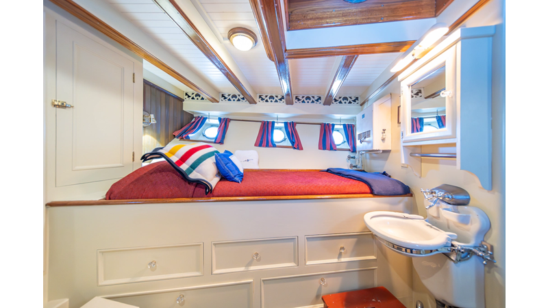 Photo of CUSTOM Blue Peter 96'