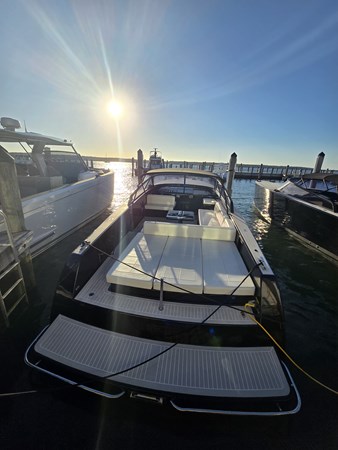 Photo of VANDUTCH SPECTRE 40'