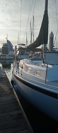 Photo of COLUMBIA BLACK PEARL 28'