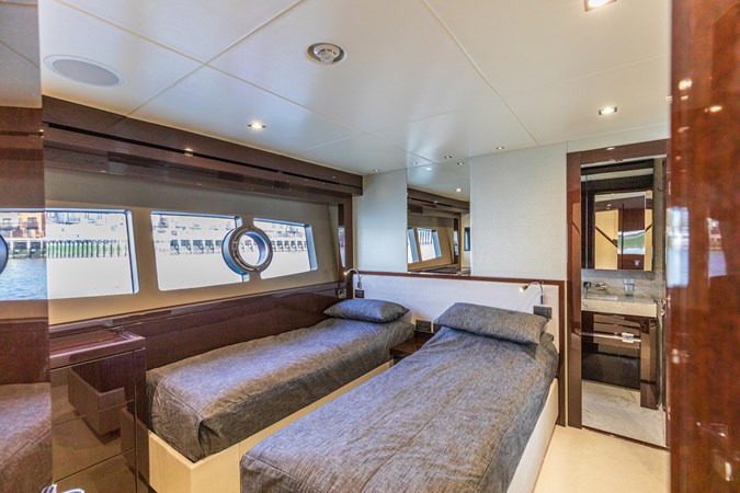 Photo of SUNSEEKER CLOUDIA 92' 2