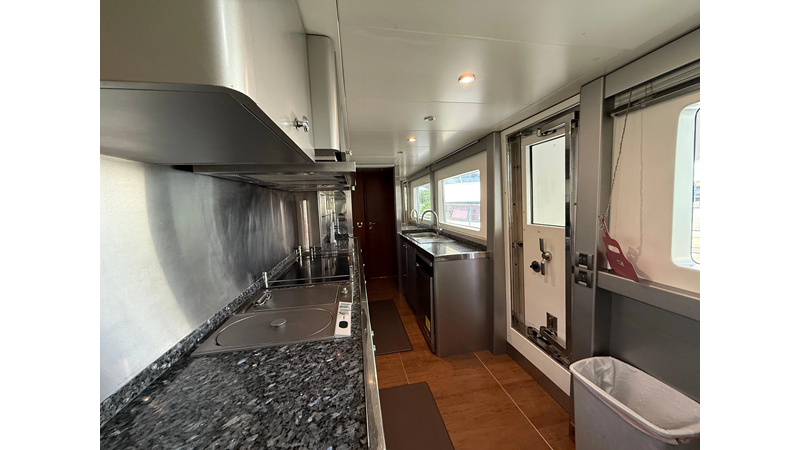 Photo of SES CUSTOM SUNRISE 112'
