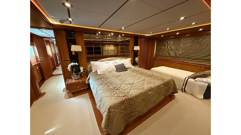 Photo of SES CUSTOM SUNRISE 112'
