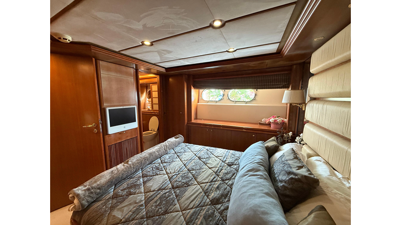 Photo of SES CUSTOM SUNRISE 112'