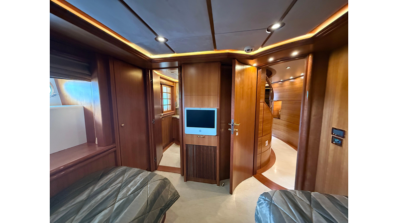 Photo of SES CUSTOM SUNRISE 112'