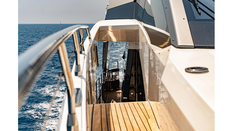 Photo of AZIMUT YACHTS 27 METRI 88'