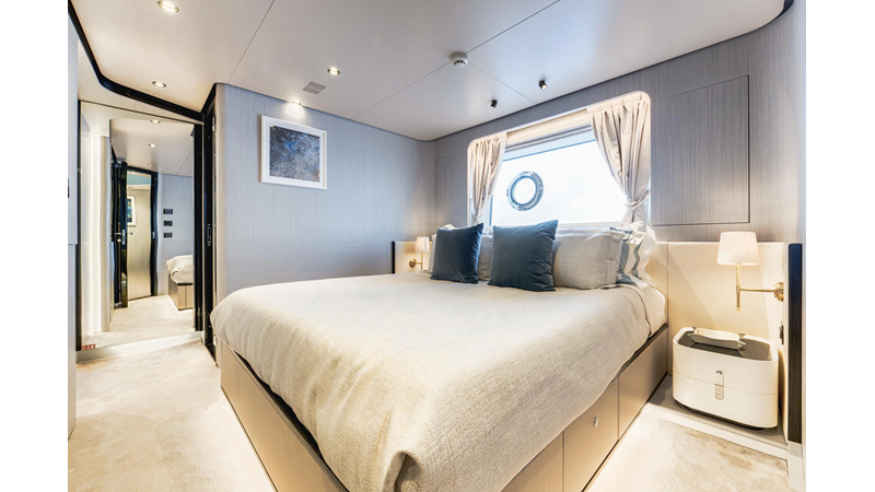 Photo of AZIMUT YACHTS 27 METRI 88'