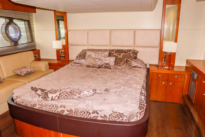 Photo of SUNSEEKER SERENO 59' 9