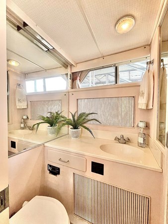 Photo of TOLLYCRAFT ISLE OF VIEW 44'
