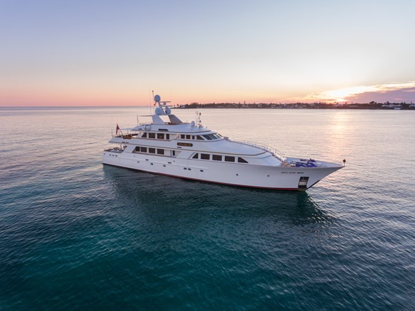 Photo of PALMER JOHNSON LADY J 142'