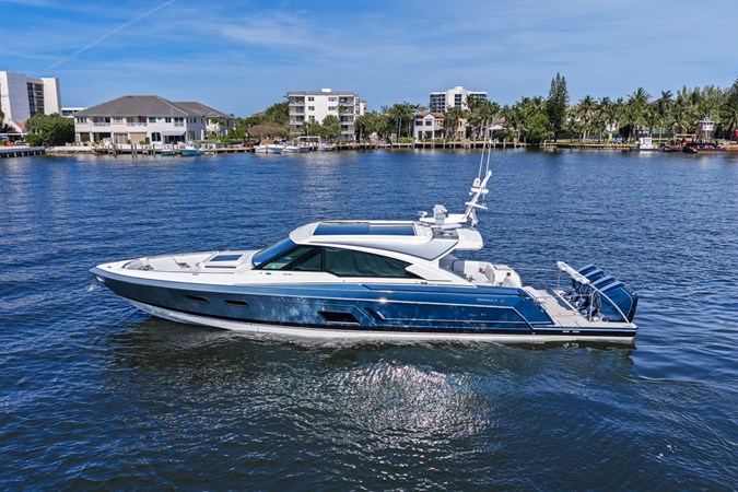 Photo of FORMULA Take 5 56' 3